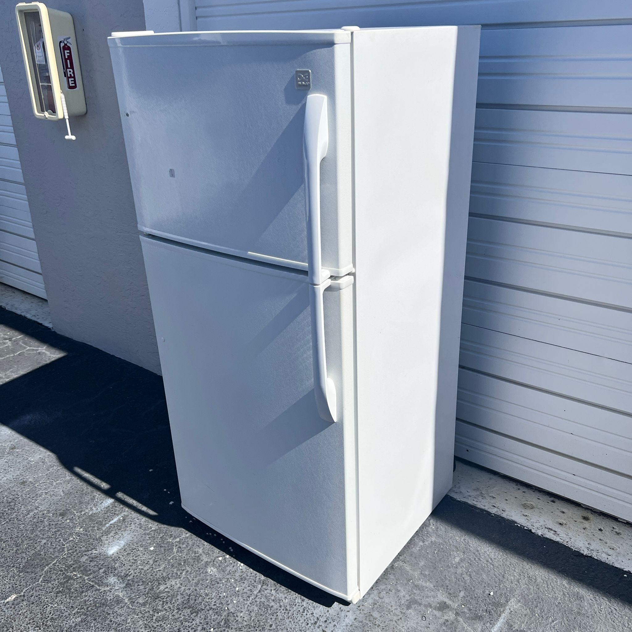 Daewoo Top and Bottom Refrigerator Daewoo Top and Bottom Refrigerator